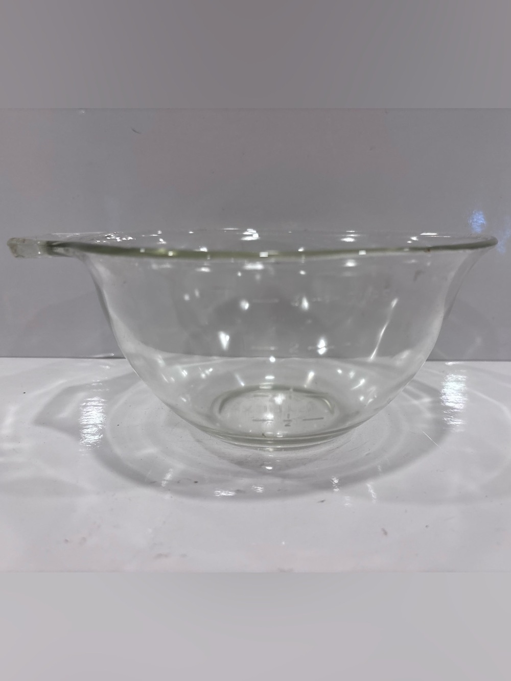 Vintage Pyrex no 18 clear glass 3 cup batter bowl mixing bowl pour spout USA